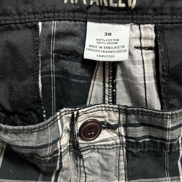 Men’s Black & Grey Plaid Distillery Apparel Shorts, Size 38 - Picture 3 of 3